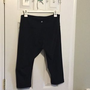 Lululemon Leggings Size 10 Black Crop Workout  Capris Nylon/Lycra elastane
